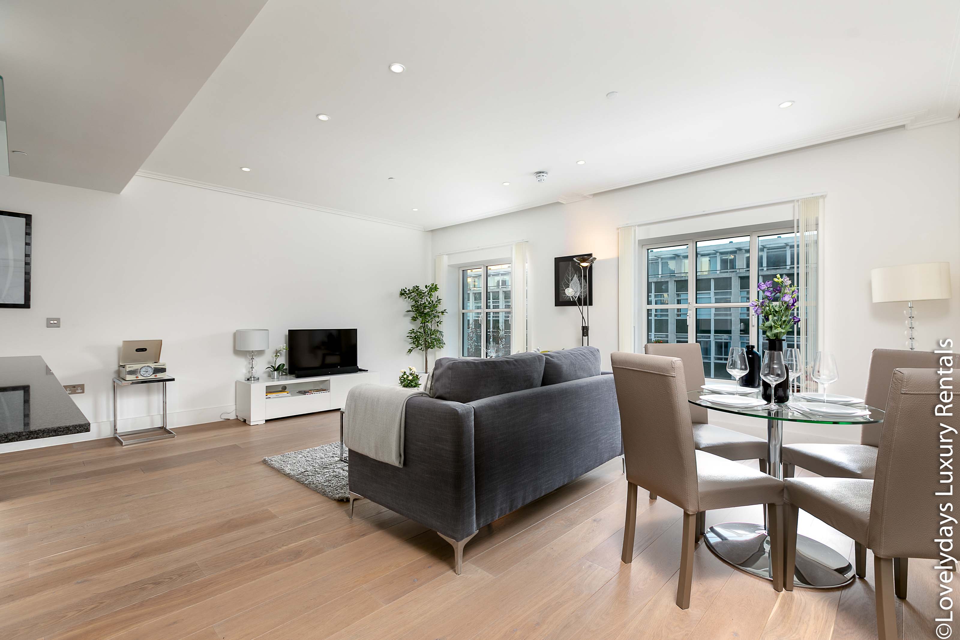 Lovelydays luxury service apartment rental - London - Covent Garden - Prince's House 603 - Lovelysuite - 2 bedrooms - 2 bathrooms - Luxury living room - Panoramic view - 48195f528f83 - Lovelydays